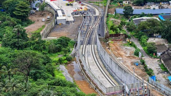 இரவோடு இரவாக மூடப்பட்ட சாலை 