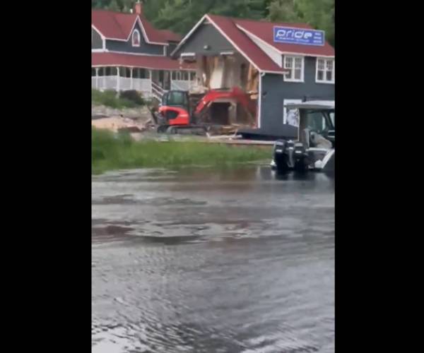 வீடு இடிப்பு