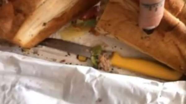  சான்ட்விச்சில் கத்தி 