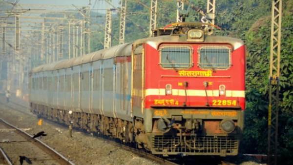 பூரி-ஹவுரா சதாப்தி எக்ஸ்பிரஸ் 