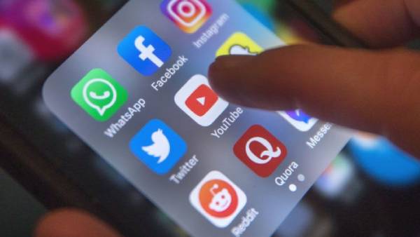 கூகுள் ப்ளே, பேஸ்புக், இன்ஸ்டாகிராம்