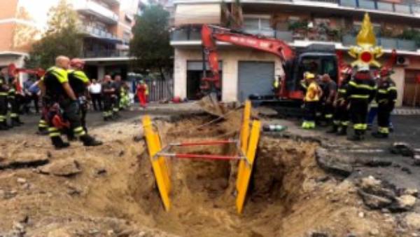 மண் சரிவு 