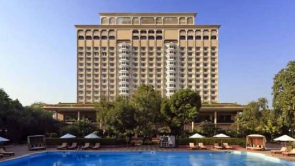 மாதம் இரண்டு ஹோட்டல்கள் 