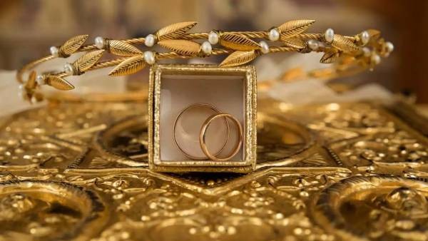 தங்கம் மற்றும் வைர மோதிரம் 