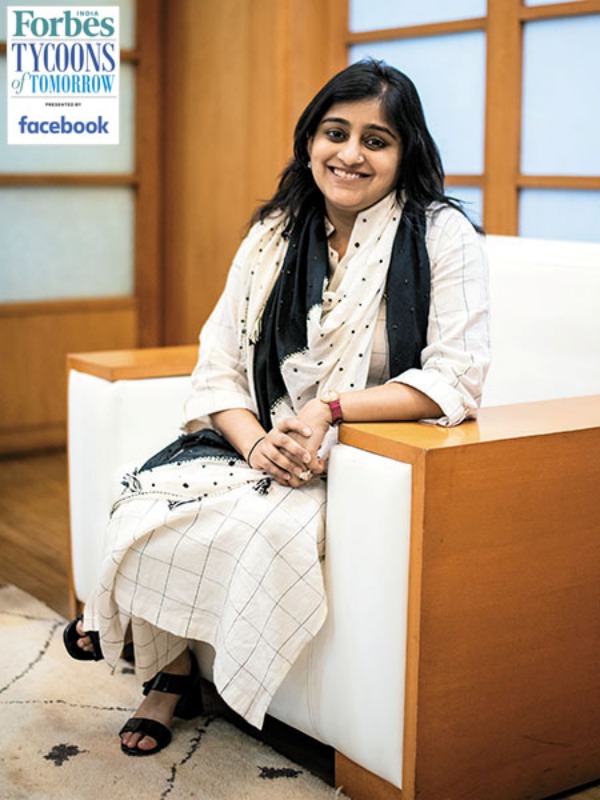  அஷ்னி பியானி (கிஷோர் பியானியின் மகள்) 