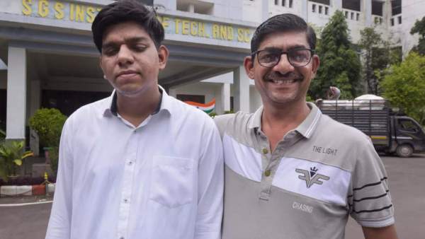 சாப்ட்வேர் இன்ஜினியர் 