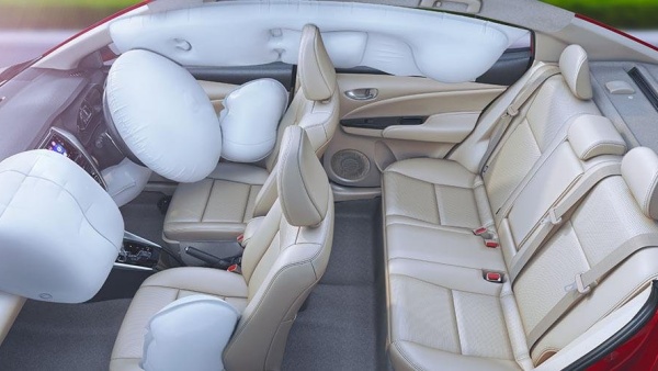 ஒவ்வொரு காரிலும் 6 ஏர்பேக்குகள்