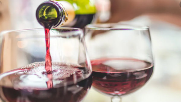 ஓயின் ஆர்டர் செய்தவருக்கு அதிர்ச்சி 