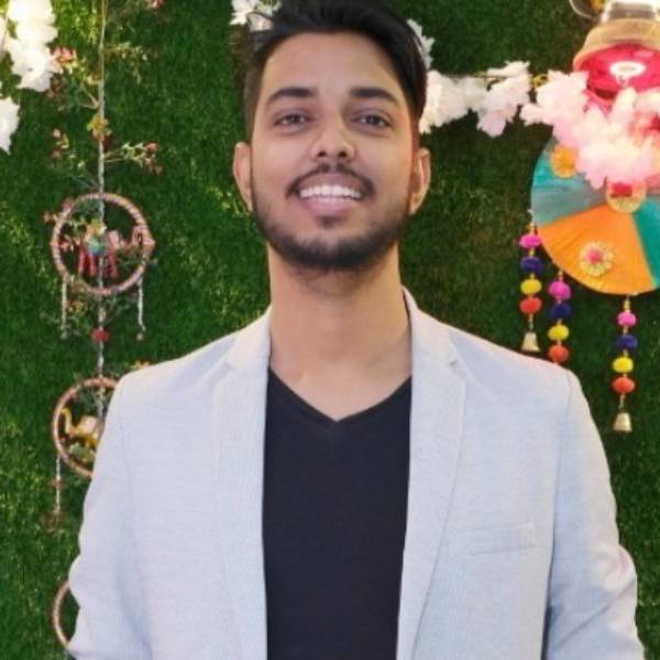 பாராட்டு மழை 