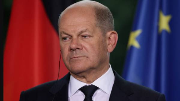 ஜெர்மனி அதிபர் ஓலாஃப் ஸ்கோல்ஸ் 