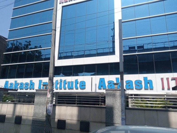 9000 சதுரடி பங்களா 