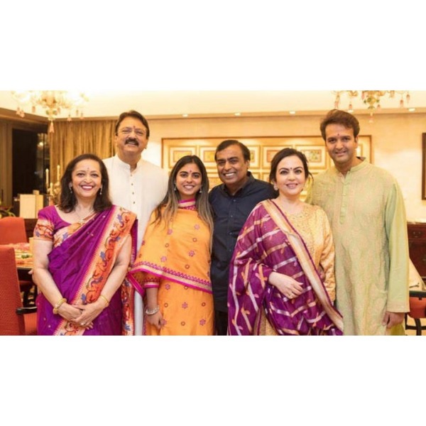 ஆதியா மற்றும் கிருஷ்ணா பத்துமதிப்பு 