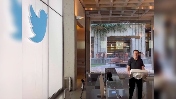 எலான் மஸ்க் war room