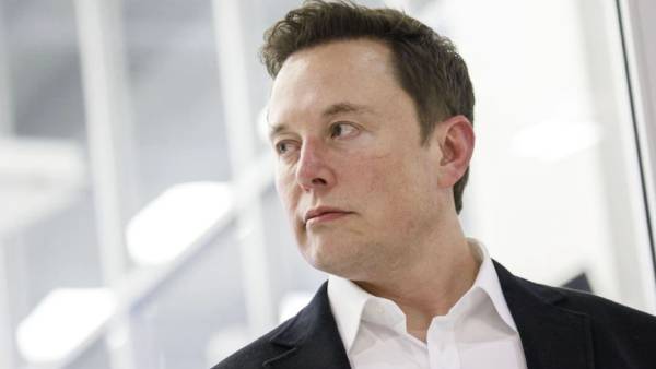 கண்கலங்கிய எலான் மஸ்க் 