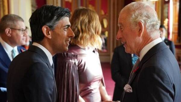  முடிசூட்டு விழா 