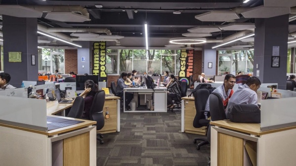 மூன்லைட்டிங் பிரச்சனை