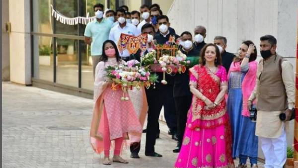 ஆகாஷ் அம்பானி &  ஆனந்த் அம்பானி 