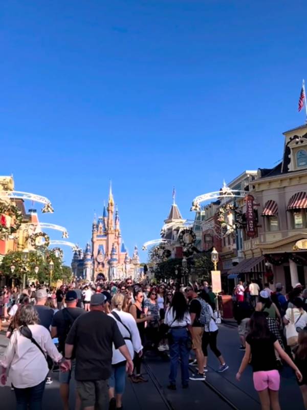 ஊழியர்களை கொண்டாட திட்டம் 