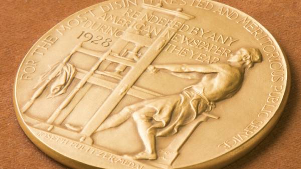  புலிட்சர் பரிசு யாருக்கு கிடைக்கும்? 