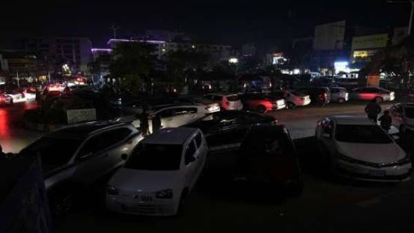 12 மணிநேரம் மின்தடை 