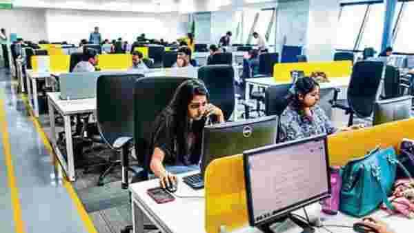 விசாவில் உள்ளவர்கள் பணி நீக்கம் 