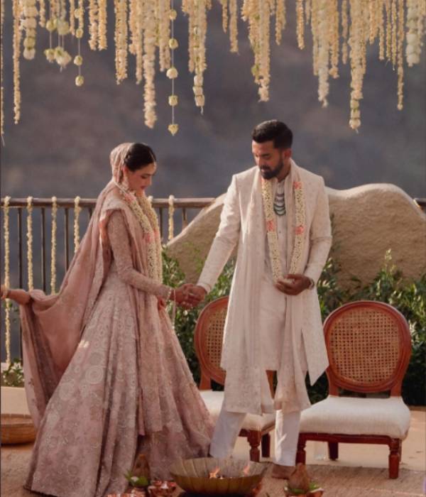 நட்சத்திர தம்பதிகள் 