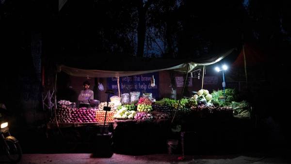 நாடாளுமன்றமே முடக்கம் 