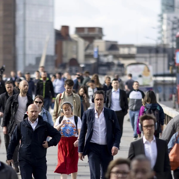 ஊழியர்கள் பச்சை கொடி