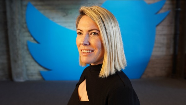  Esther Crawford பணிநீக்கம் 