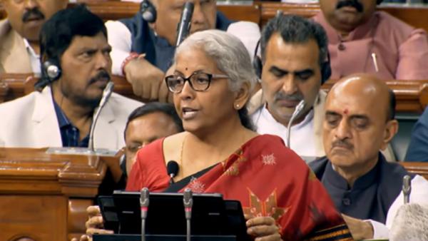 நிதி பற்றாக்குறை 