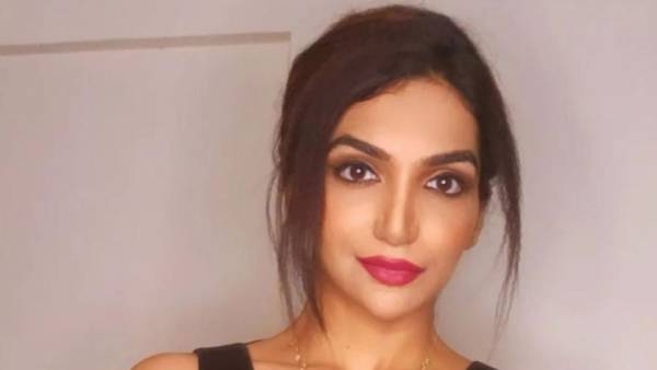 பூசன் பாட்டீல் கணக்கிற்கு பணம் 