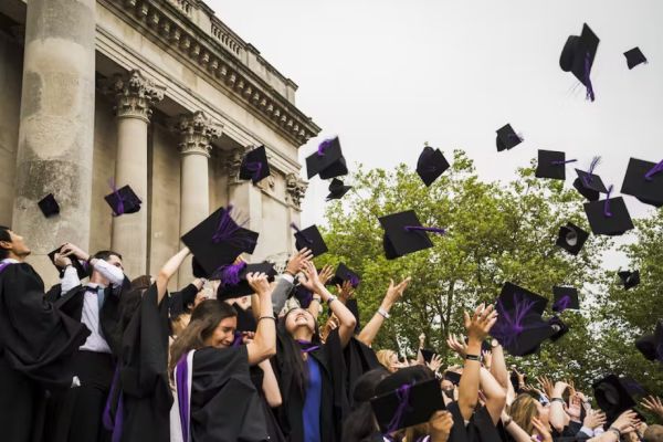 வந்தவர்களே வென்றனர் 