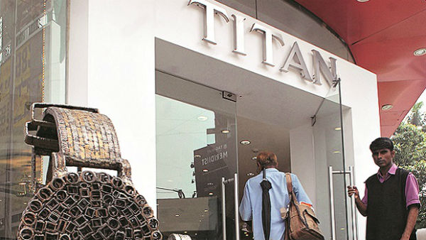  டைட்டன் பங்குகள் கணிசமாகச் சரிவு 