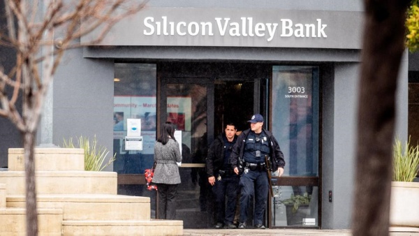 உபரி நிதி, வர்த்தக கணக்குகளை