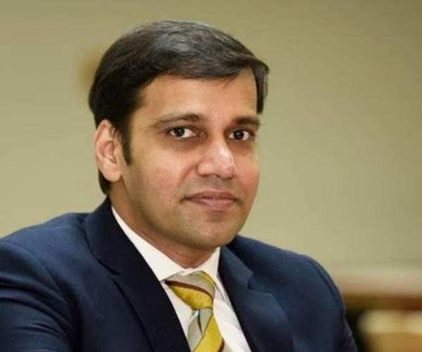 யார் இந்த ஹிதேஷ் சேத்தியா..?