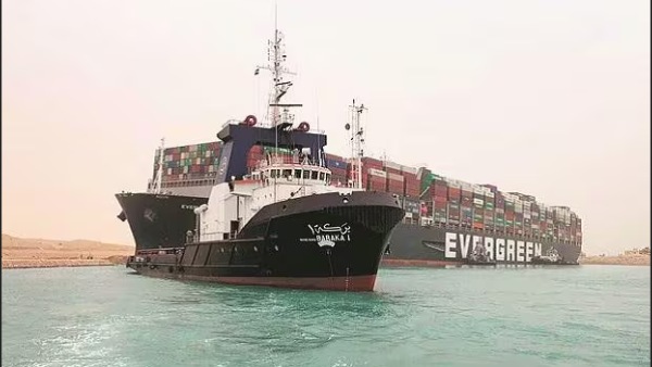  சூயஸ் கால்வாயில் தரைதட்டிய கப்பல்!