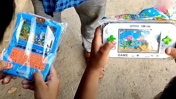  சிறுவர்கள், பெரியவர்கள்