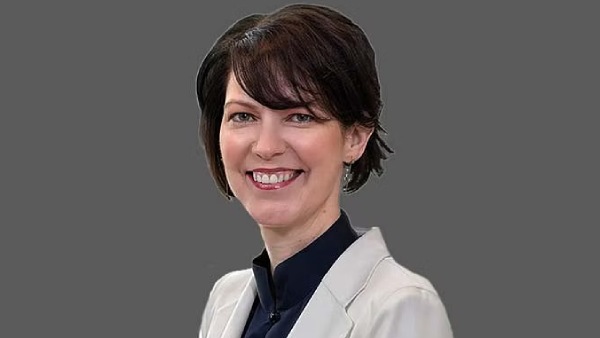  யார் இந்த டெப்ரா க்ரூ!