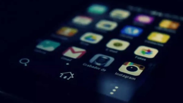  அறிமுகமில்லா செயலிகளை அழித்தல்