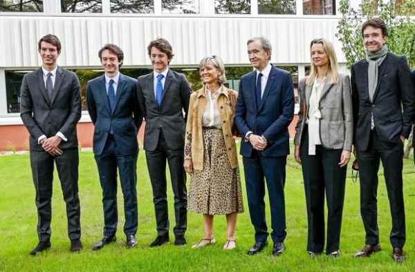 வாரிசு கைக்கு மாறும் Louis Vuitton.. ரிடையராகும் $212 பில்லியன் சொந்தக்காரர் பெர்னார்ட் அர்னால்ட்! 