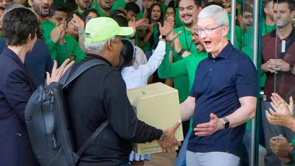 Apple CEO டிம் குக் வாயைபிளக்க வைத்த இந்தியர்.. 1984 சம்பவம்..! 
