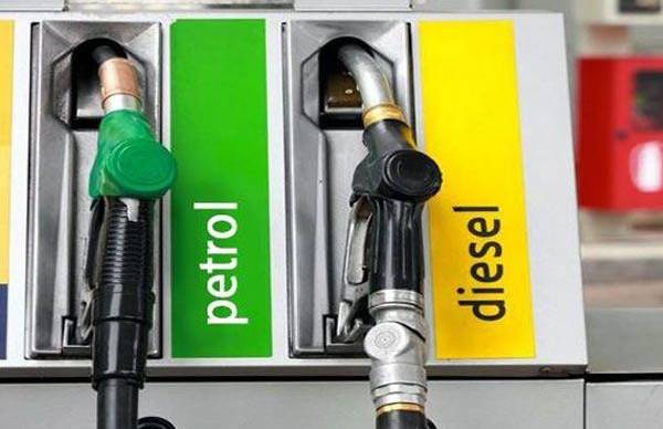 தள்ளாடும் பாகிஸ்தானில் மீண்டும் பெட்ரோல் விலை அதிகரிப்பு.. இனி நிலைமை இன்னும் மோசமாகலாம்? தள்ளாடும் பாகிஸ்தானில் மீண்டும் பெட்ரோல் விலை அதிகரிப்பு.. இனி நிலைமை இன்னும் மோசமாகலாம்?