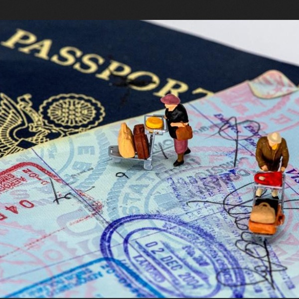  நாட்டை விட்டு வெளியேற்றம் 