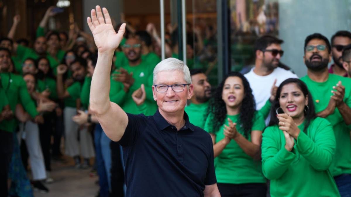  ஆப்பிள் முதல் ஸ்டோர் திறந்தாச்சு.. உள்ளே சென்ற முதல் 3 பேர்..!!