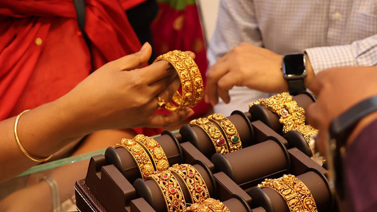 தங்கம் விலை மீண்டும் உயர்வு.. முதலீட்டாளர்கள் திடீர் பல்டி, இனி தொடர்ந்து குறையுமா..? 