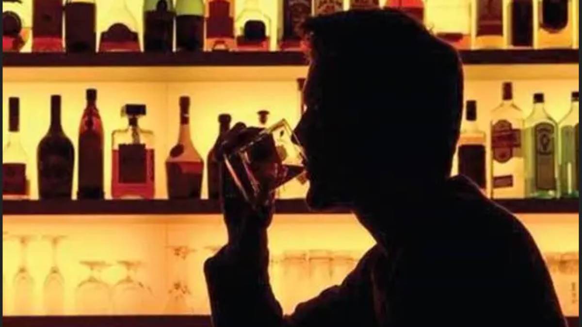 சரக்கு ஊத்தி கொடுத்து பணிநீக்கம் செய்த நிறுவனம்.. ஊழியர்கள் ஷாக்.. என்னடா இப்படியெல்லாம் பன்றீங்க..!