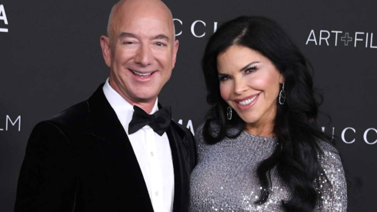 ஜெப் பெசோஸ் - தனது காதலிக்கு வாங்கி கொடுத்த 4000 கோடி ரூபாய் பரிசு.. அடேங்கப்பா..!!