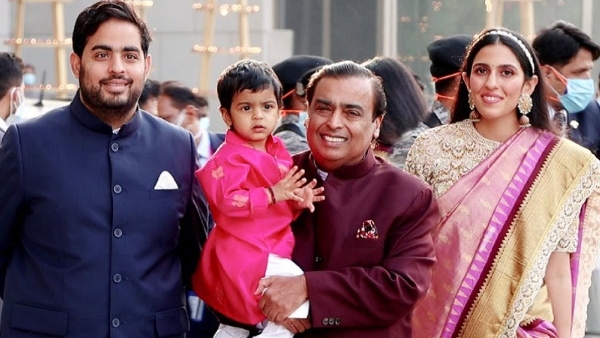 முகேஷ் அம்பானி பேத்தி பெயர் இதுவா? வாவ் செம கியூட்..! 