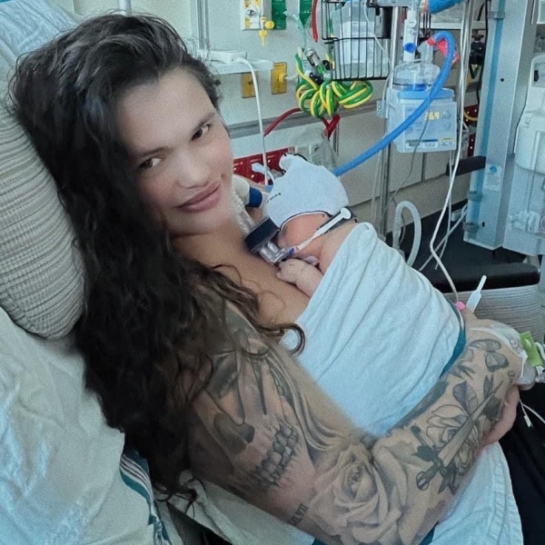 அதிர்ஷ்ட குழந்தை.. பிறந்து இரண்டே நாளில் ரூ.10 கோடி வீடு, ரூ.52 கோடி ரொக்கம்.. மில்லியனர் பட்டம்..! 