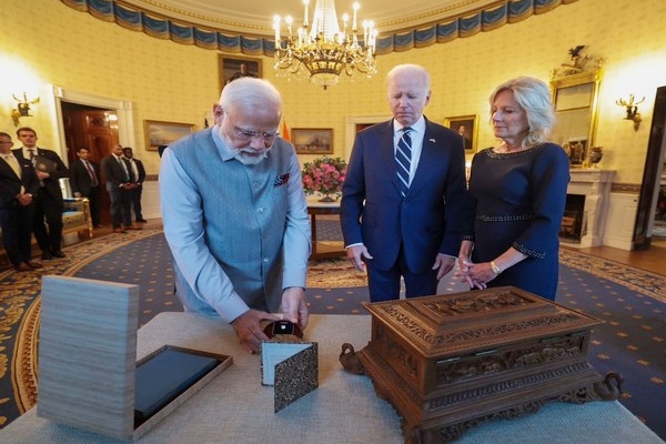 மோடி - ஜோ பைடன்.. மாறி மாறி கொடுத்துக்கொண்ட கிப்ட்.. செம..! மோடி - ஜோ பைடன்.. மாறி மாறி கொடுத்துக்கொண்ட கிப்ட்.. செம..!